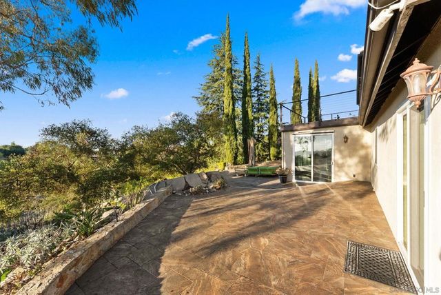 29059 Meadow Glen Way W, Escondido, CA 92026