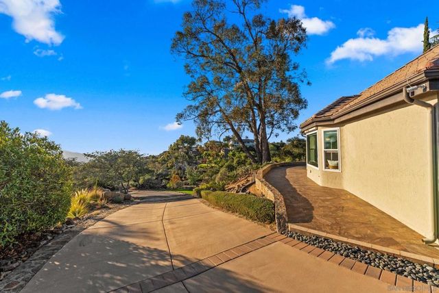 29059 Meadow Glen Way W, Escondido, CA 92026