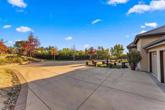 29059 Meadow Glen Way W, Escondido, CA 92026