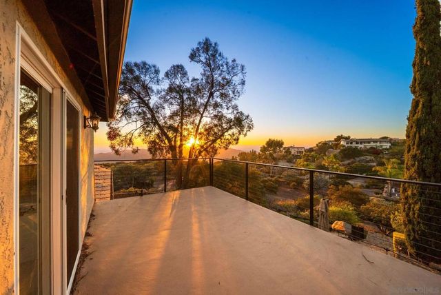 29059 Meadow Glen Way W, Escondido, CA 92026