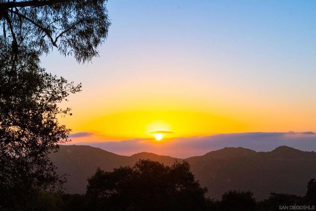 29059 Meadow Glen Way W, Escondido, CA 92026