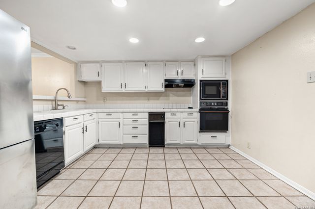 16710 Henderson Pass, San Antonio, TX 78232