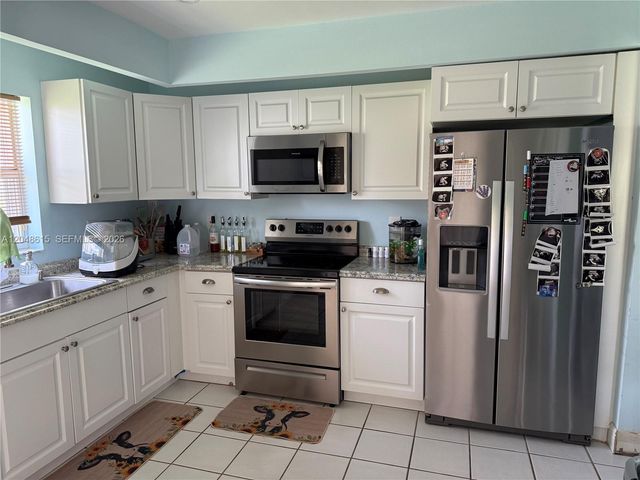 2225 SE 5th Place, Homestead, FL 33033