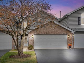 8300 Highpoint Circle F, Darien, IL 60561