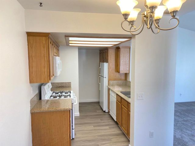 13222 Salmon River 201, San Diego, CA 92129