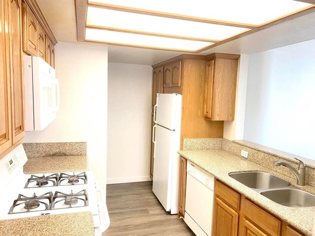 13222 Salmon River 201, San Diego, CA 92129