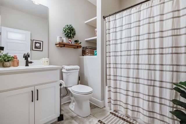 1952 Tidewater Flat, Lexington, KY 40509