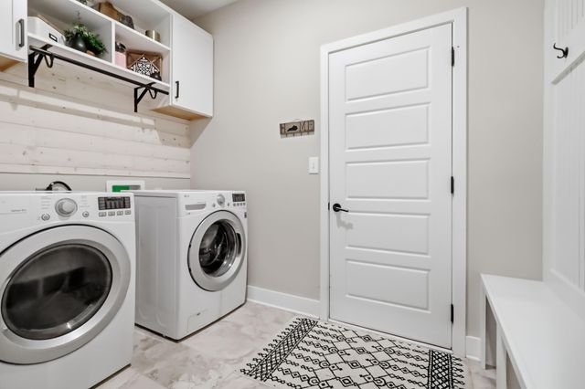 1952 Tidewater Flat, Lexington, KY 40509
