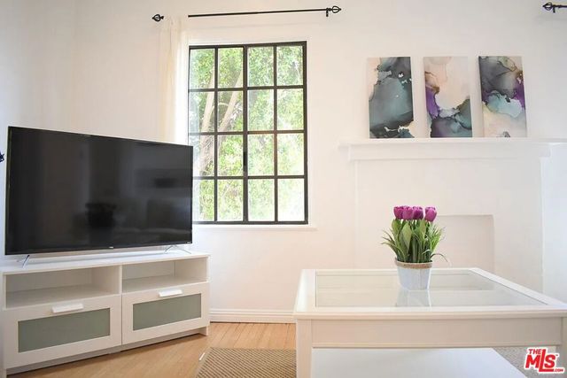 944 12th Street 5, Santa Monica, CA 90403