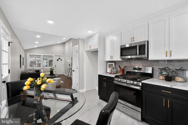 207 CANARY LN, Mount Holly, NJ 08060