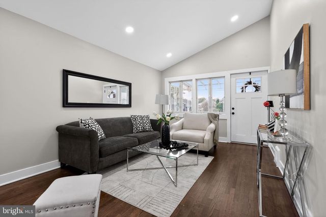 207 CANARY LN, Mount Holly, NJ 08060