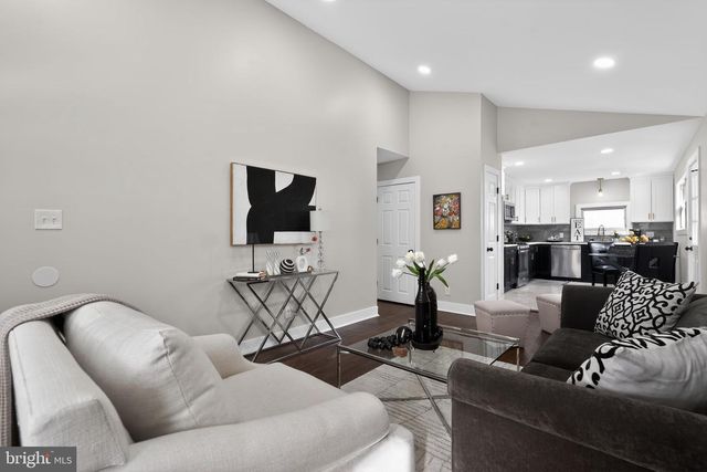 207 CANARY LN, Mount Holly, NJ 08060