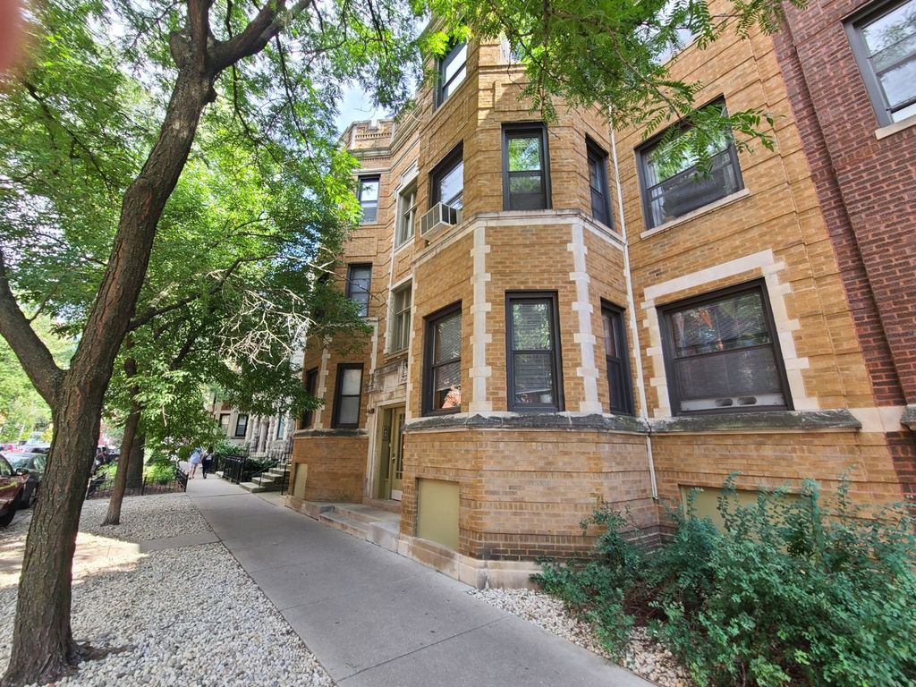 705 W Cornelia Avenue 3, Chicago, IL 60657