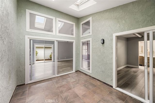 7 Atlanta, Irvine, CA 92620