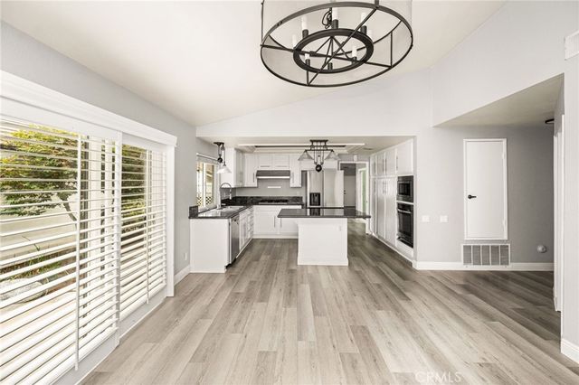 7 Atlanta, Irvine, CA 92620