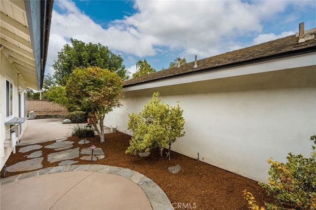 7 Atlanta, Irvine, CA 92620