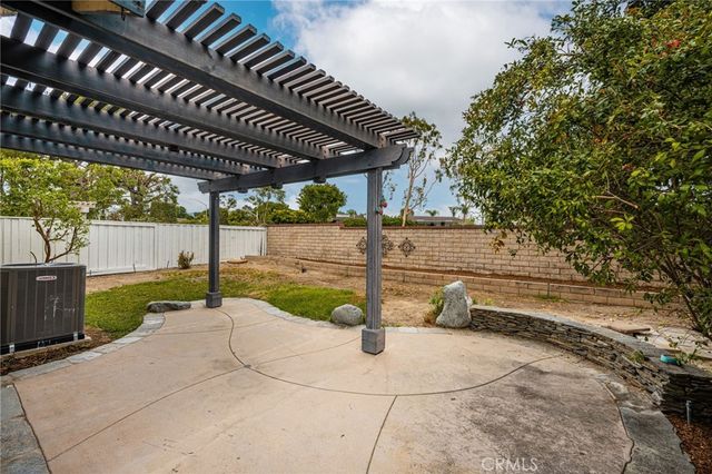 7 Atlanta, Irvine, CA 92620