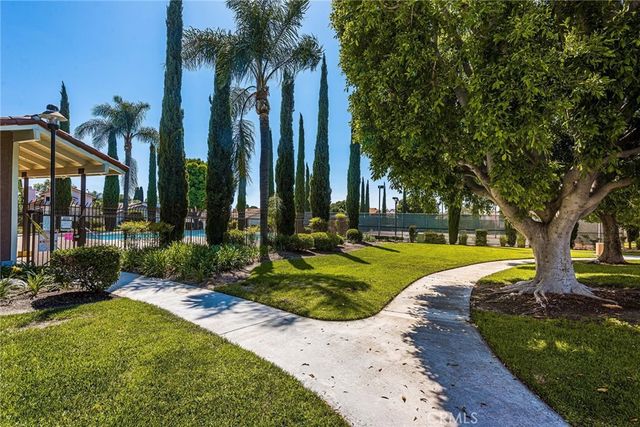 7 Atlanta, Irvine, CA 92620