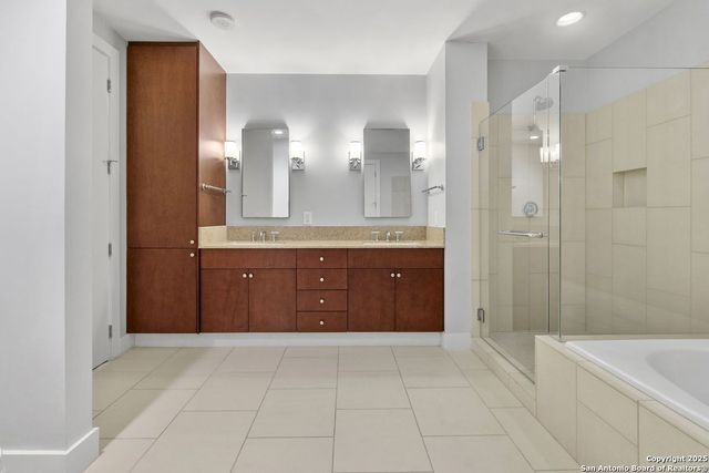 610 E Market St Unit 2811, San Antonio, TX 78205