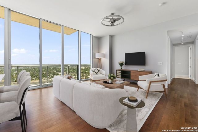 610 E Market St Unit 2811, San Antonio, TX 78205