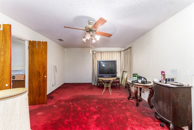 709 Cooks Lane, Fort Worth, TX 76120