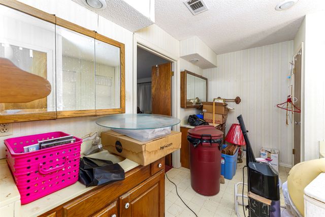 709 Cooks Lane, Fort Worth, TX 76120