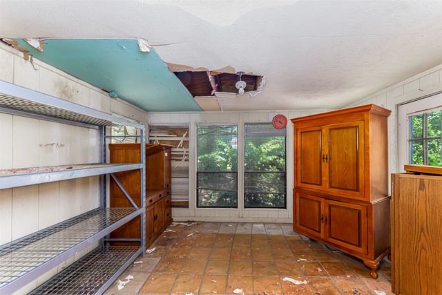 709 Cooks Lane, Fort Worth, TX 76120