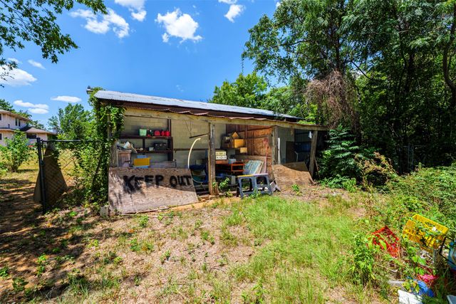 709 Cooks Lane, Fort Worth, TX 76120