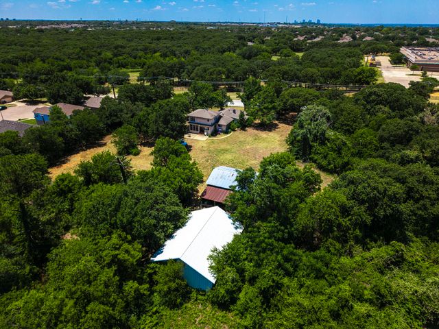709 Cooks Lane, Fort Worth, TX 76120
