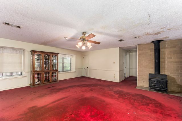 709 Cooks Lane, Fort Worth, TX 76120