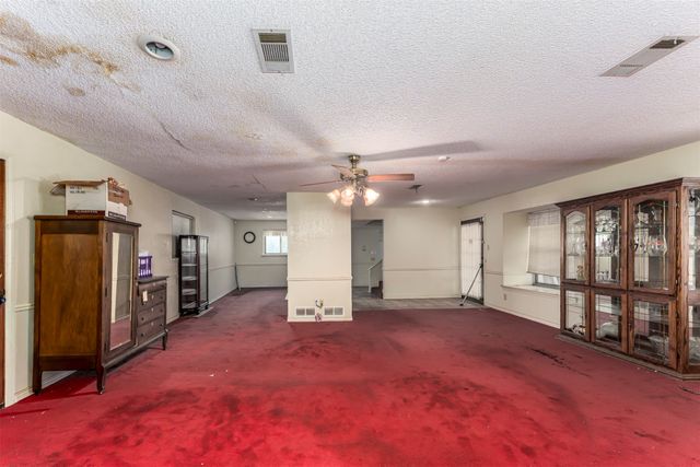 709 Cooks Lane, Fort Worth, TX 76120