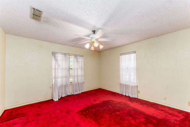 709 Cooks Lane, Fort Worth, TX 76120