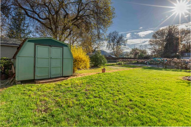 22 SW Elm Street, Grants Pass, OR 97526