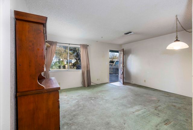 22 SW Elm Street, Grants Pass, OR 97526