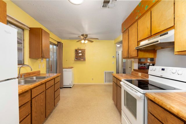 22 SW Elm Street, Grants Pass, OR 97526