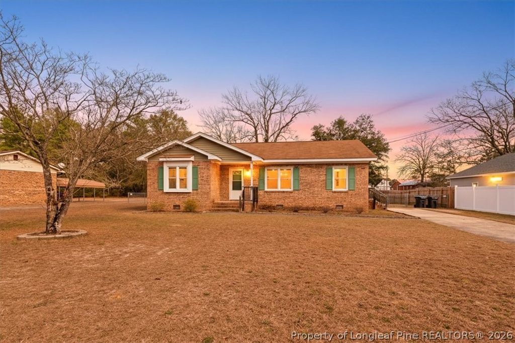 812 N Jackson Street, Raeford, NC 28376 — exterior