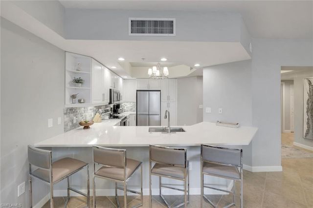 325 Dunes BLVD 204, Naples, FL 34110