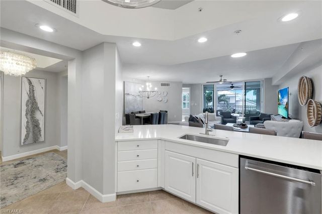 325 Dunes BLVD 204, Naples, FL 34110