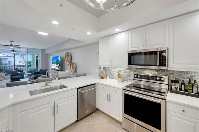 325 Dunes BLVD 204, Naples, FL 34110