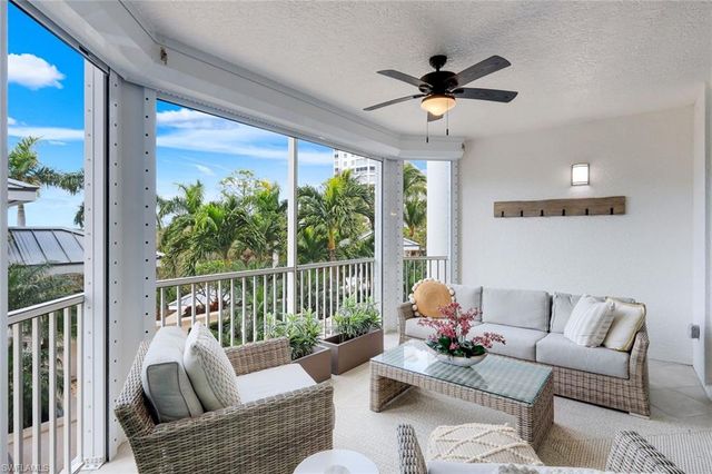 325 Dunes BLVD 204, Naples, FL 34110