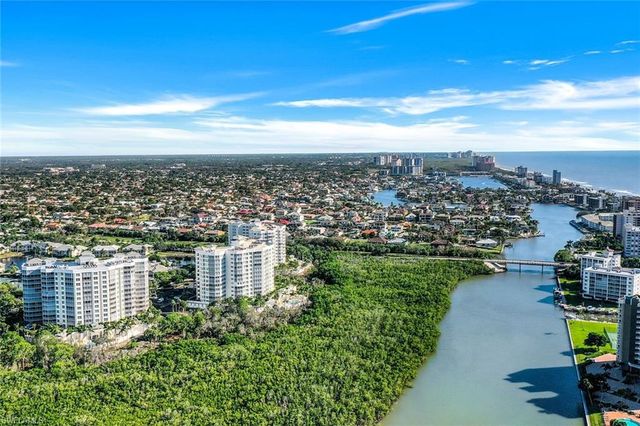 325 Dunes BLVD 204, Naples, FL 34110