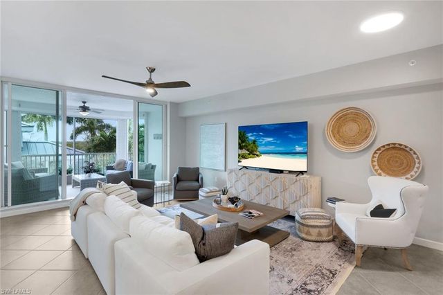 325 Dunes BLVD 204, Naples, FL 34110