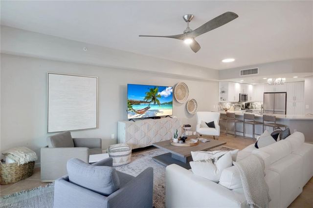 325 Dunes BLVD 204, Naples, FL 34110