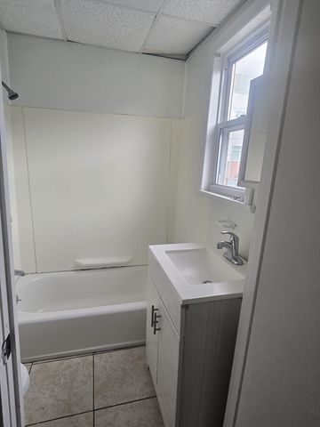 111 Brookline Street 2, Lynn, MA 01902