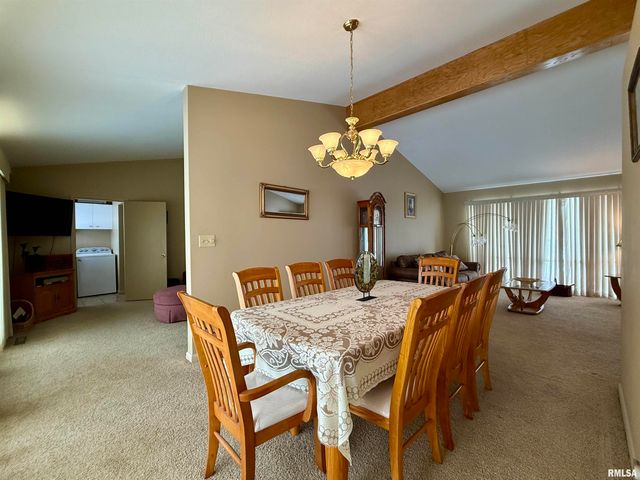 241 CIRCLE Drive, Galesburg, IL 61401