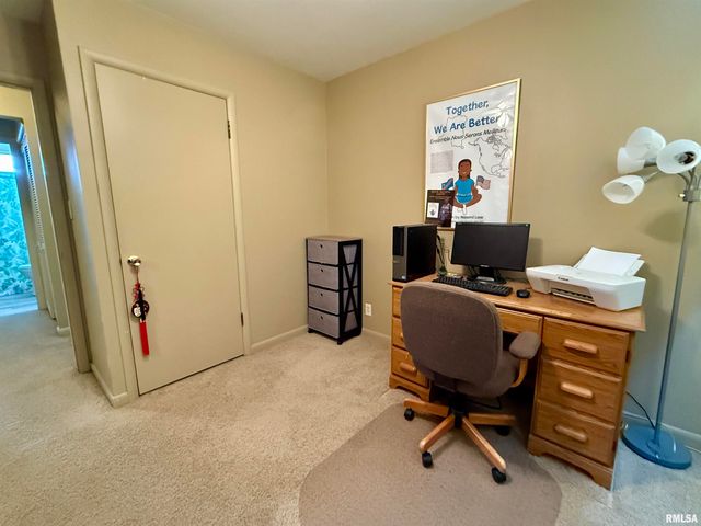 241 CIRCLE Drive, Galesburg, IL 61401