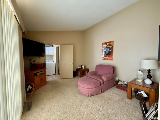 241 CIRCLE Drive, Galesburg, IL 61401