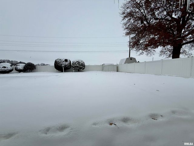 241 CIRCLE Drive, Galesburg, IL 61401