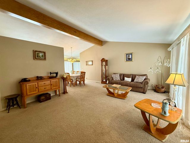 241 CIRCLE Drive, Galesburg, IL 61401