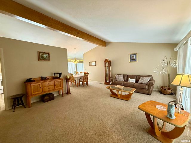 241 CIRCLE Drive, Galesburg, IL 61401